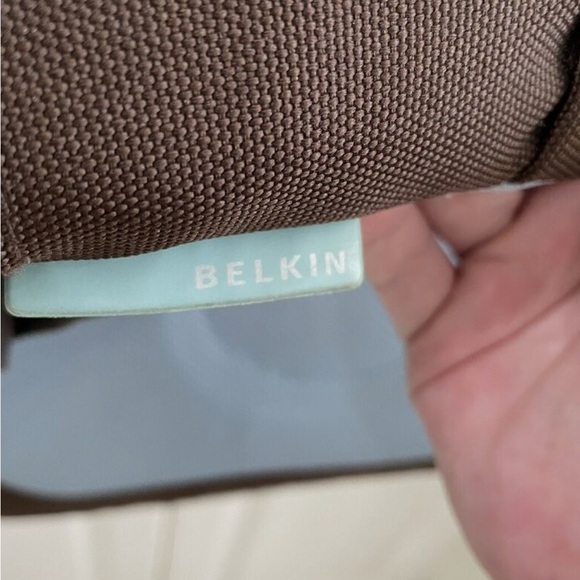 Belkin slim laptop cross body backpack - Picture 6 of 6